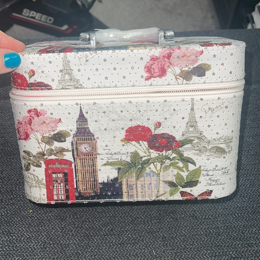 Hard Makeup case - Picture 2 of 5